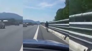 bici in autostrada