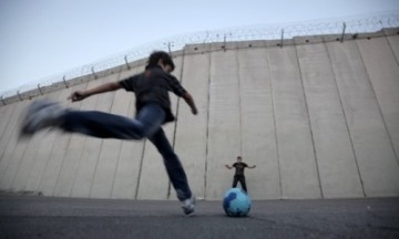 Israele
            vieta anche le marionette palestinesi