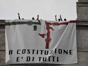 La Boldrini sospende per 5 giorni          i deputati 5 Stelle saliti sul tetto di Montecitorio.