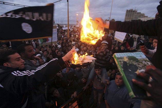 People burn Green Book and pictures of Muammar Gaddafi in Benghazi