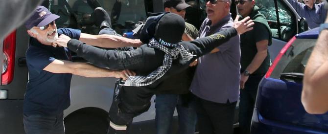 Casapound:antifascisti assaltano auto,'sono fascisti'